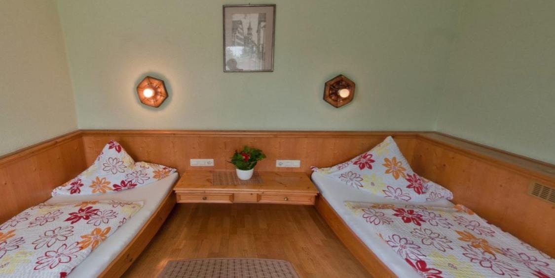 Kreuz! Einfach. Guenstig. Schlafen. Bed and Breakfast Ulm Eksteriør billede