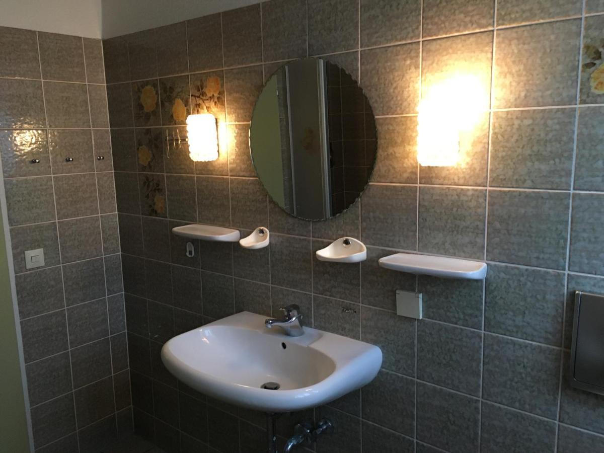 Kreuz! Einfach. Guenstig. Schlafen. Bed and Breakfast Ulm Eksteriør billede